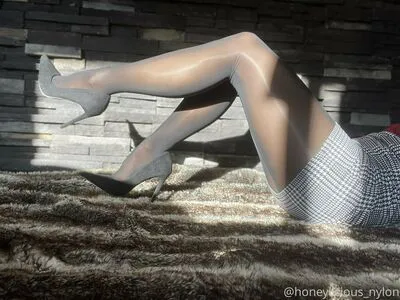 Simone Honeylicious OnlyFans Leaked Free Thumbnail Picture - #ExWHaiNirs