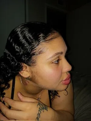 Simone Richards Thumbnail Picture
