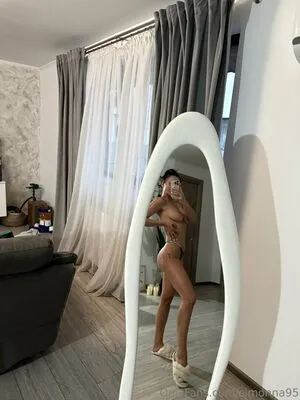 Simonna95 Thumbnail Picture