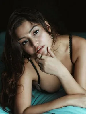Simran Kaur Thumbnail Picture
