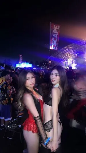 Sissiyangg Thumbnail Picture