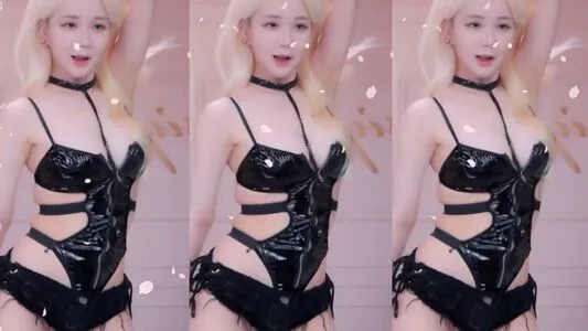 Siyeon OnlyFans Leaked Free Thumbnail Picture - #4KTl7OfyDX