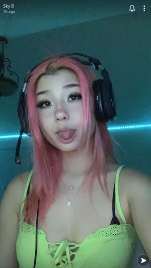 Skyim OnlyFans Leaked Free Thumbnail Picture - #CHUSpdB1TS