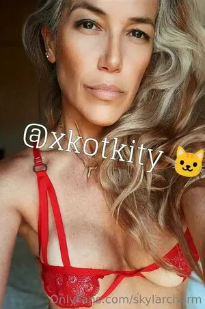 Skylarcharm Thumbnail Picture