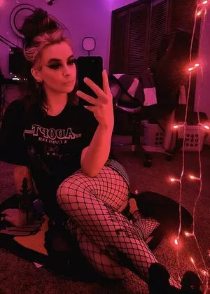 Slashleyreacts Thumbnail Picture