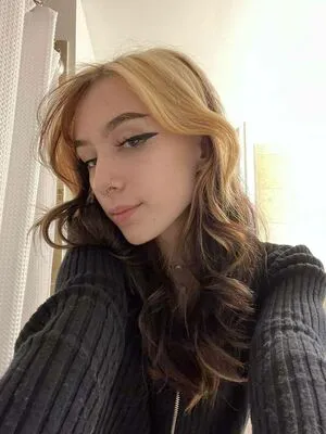 Smallgirlsylvia Thumbnail Picture