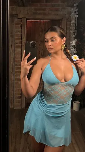 Sofia Jamora Thumbnail Picture