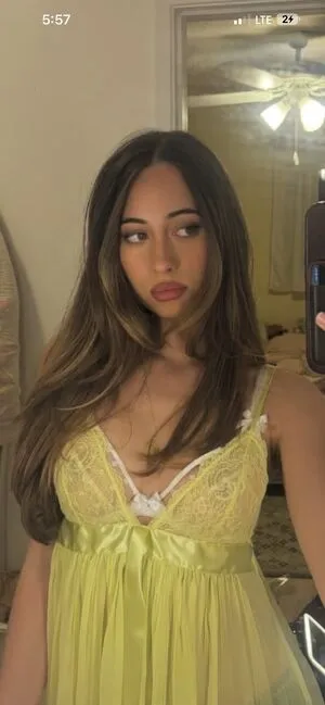 Sofia Valdes Thumbnail Picture