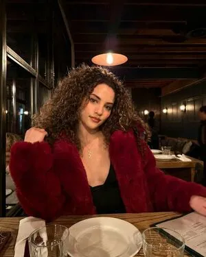 Sofie Dossi Thumbnail Picture