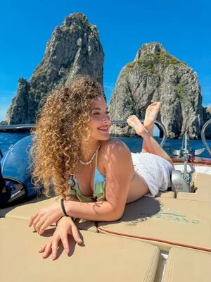 Sofie Dossi OnlyFans Leaked Free Thumbnail Picture - #i1Ivbq39oV