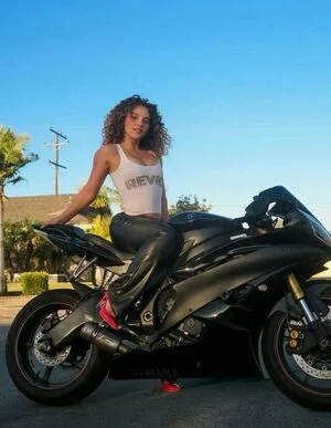 Sofie Dossi OnlyFans Leaked Free Thumbnail Picture - #t8k8DUhu6Q