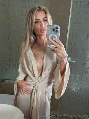 Sonya Gold Thumbnail Picture