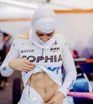 Sophia Floersch Thumbnail Picture