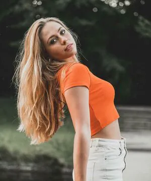 Sophia Florsch Thumbnail Picture