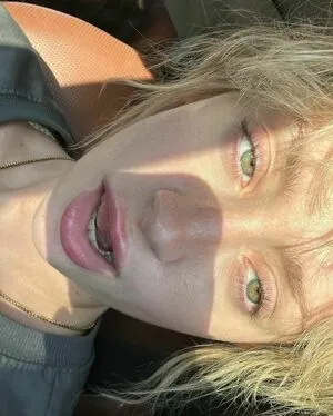 Sophie Morelli Thumbnail Picture
