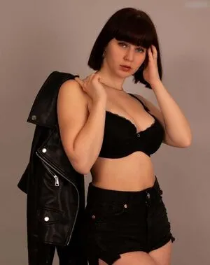 Sophie Nther Thumbnail Picture