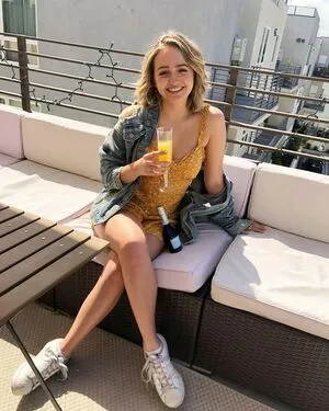 Sophie Reynolds Thumbnail Picture
