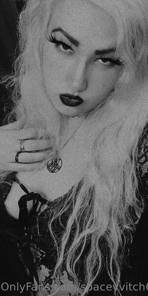 Spacevvitch666 OnlyFans Leaked Free Thumbnail Picture - #2cnzzxmGPL