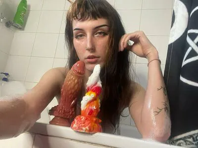 Spacey Alien Thumbnail Picture