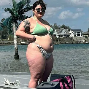 Squishwhore OnlyFans Leaked Free Thumbnail Picture - #MOMADUDymS