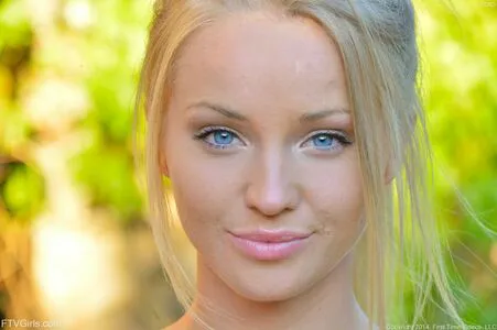 Staci Carr Thumbnail Picture