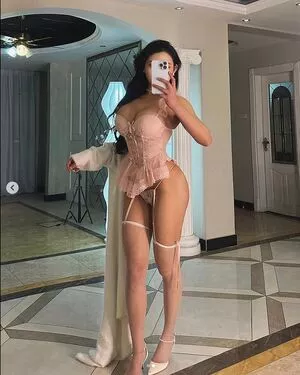 Stella Xu Thumbnail Picture
