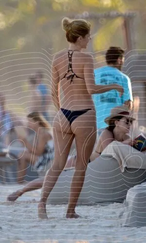 Stephanie Cayo Thumbnail Picture