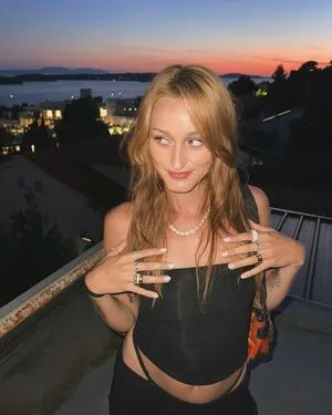 Stephanie D Agostini Thumbnail Picture