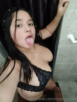 Stephany09 Thumbnail Picture