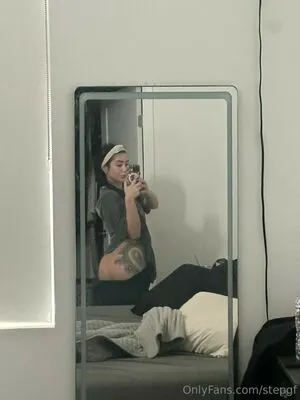 Stepwaifu Thumbnail Picture
