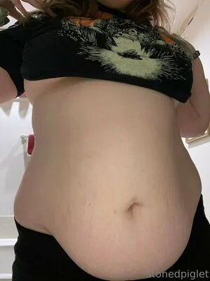 Stonedpiglet Thumbnail Picture