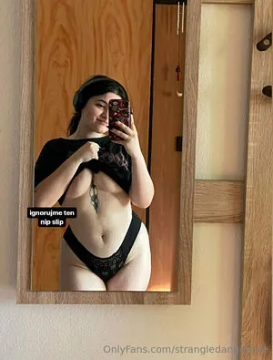 Strangledangelfree OnlyFans Leaked Free Thumbnail Picture - #5GKhPyse7o