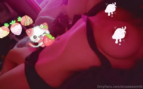 Strawbeemilk OnlyFans Leaked Free Thumbnail Picture - #EP2AXFBjSc