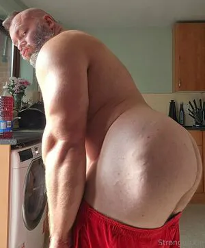 Strongdickie Thumbnail Picture
