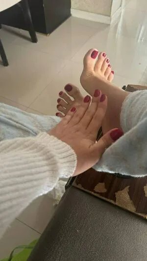 Suelyn Goncalves Thumbnail Picture