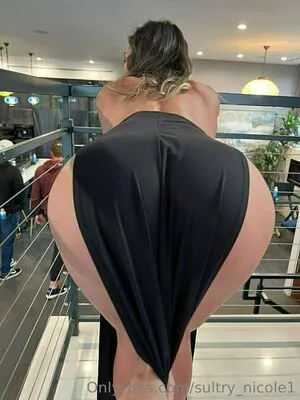 Sultry Nicole1 Thumbnail Picture