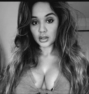 Summer Bishil Thumbnail Picture