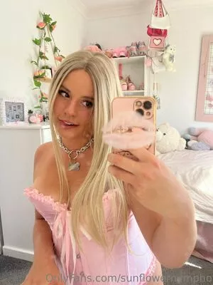 Sunflowernympho Profile Thumbnail