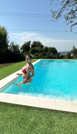 Suzana Zvonar Profile Thumbnail