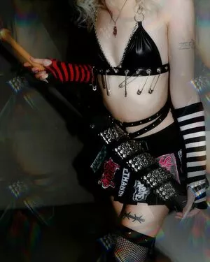 Sweetdistortion Thumbnail Picture