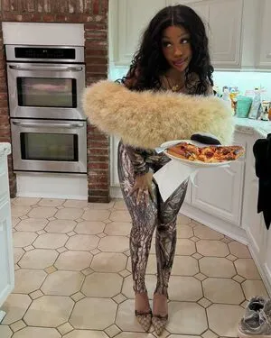 SZA Thumbnail Picture
