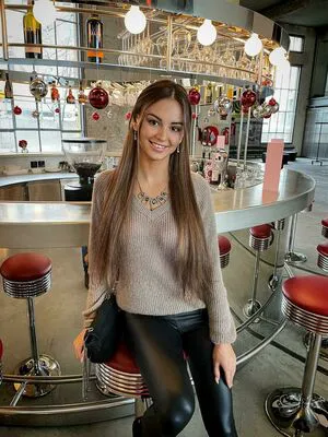 Tamara Sunshine Thumbnail Picture