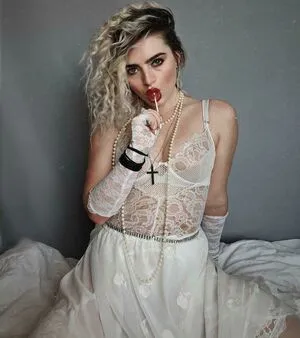 Tara Lee Thumbnail Picture