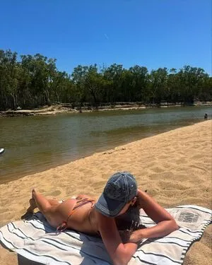 Taya Brooks Thumbnail Picture