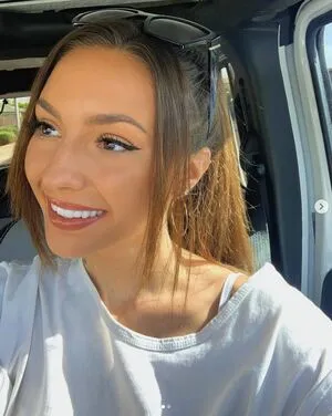 Taylor Alesia Profile Thumbnail