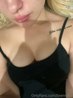 Teenrebe Thumbnail Picture