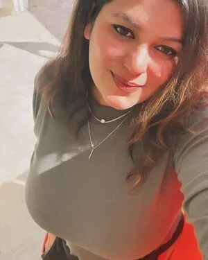 Tejaswi Pandeyy Thumbnail Picture