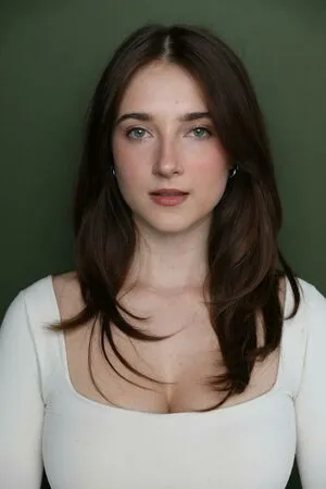 Tess Dinerstein Thumbnail Picture