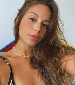Thais Ferrari Thumbnail Picture