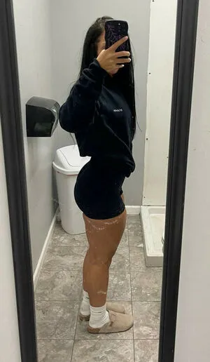 Thalia Mercedes Thumbnail Picture